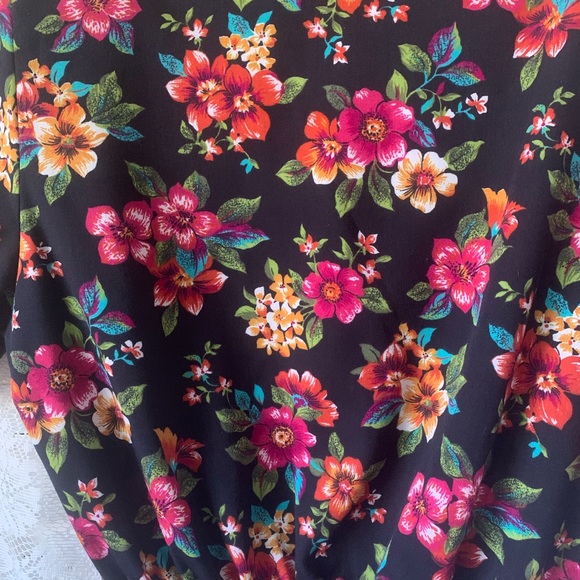 Sold* 2 Piece Hi-Waisted Floral Crop Top & Skort - Picture 6 of 8